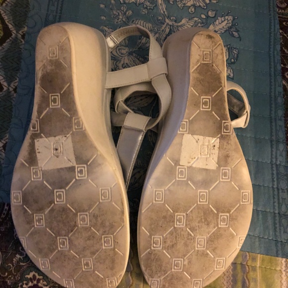 CHAPS White Wedge Sandals - Picture 3 of 3